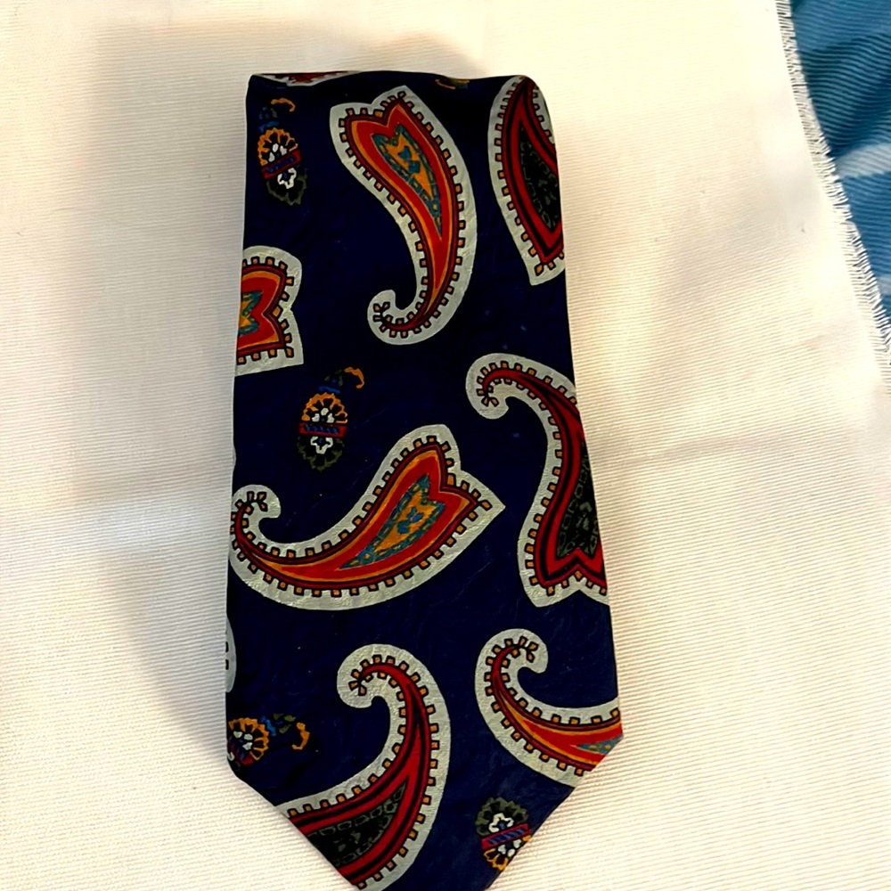 Abercrombie and Fitch paisley necktie